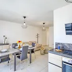 Modern Haven Apartment *